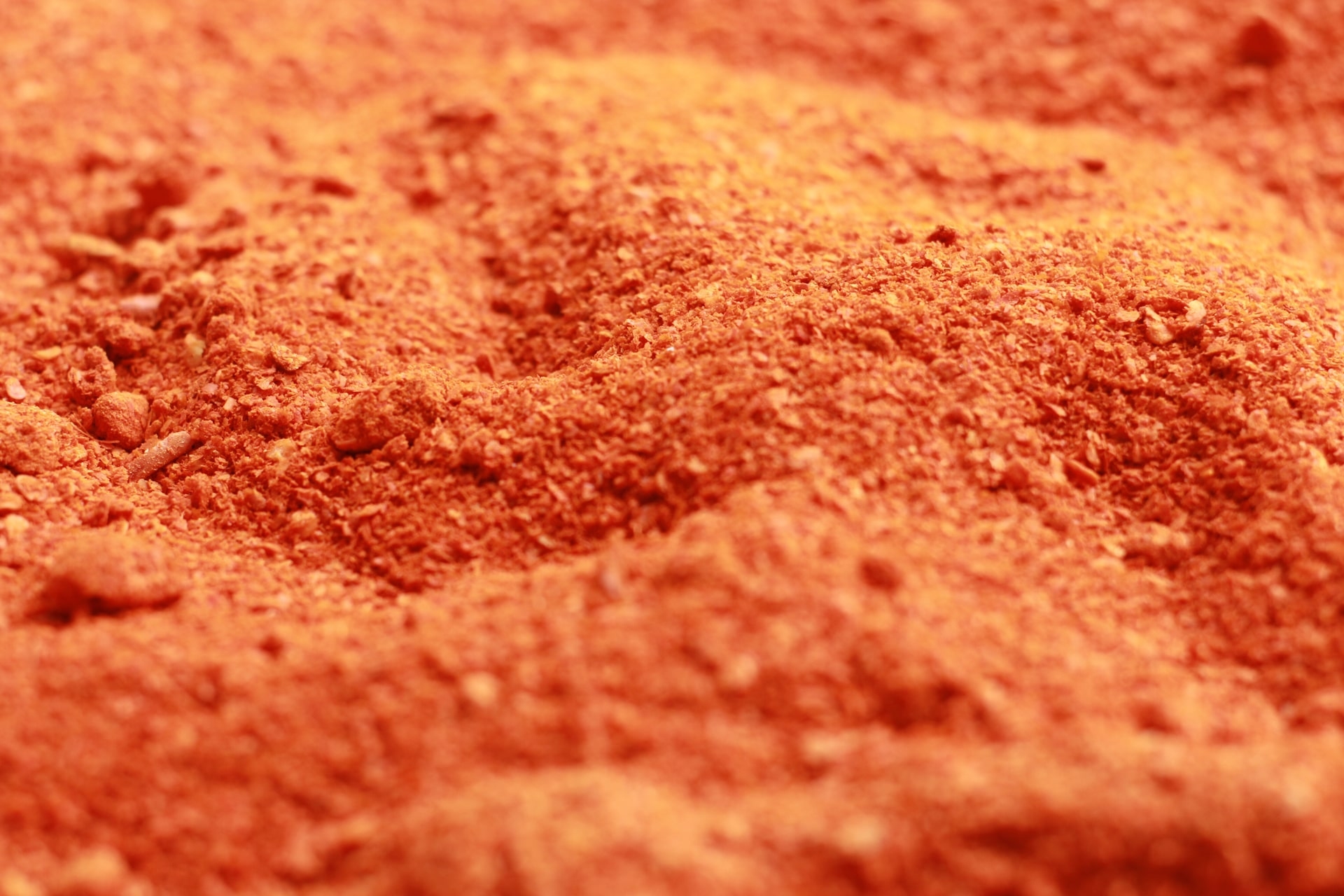 Le pimenton ou paprika fumé, une poudre rouge de poivron séché
